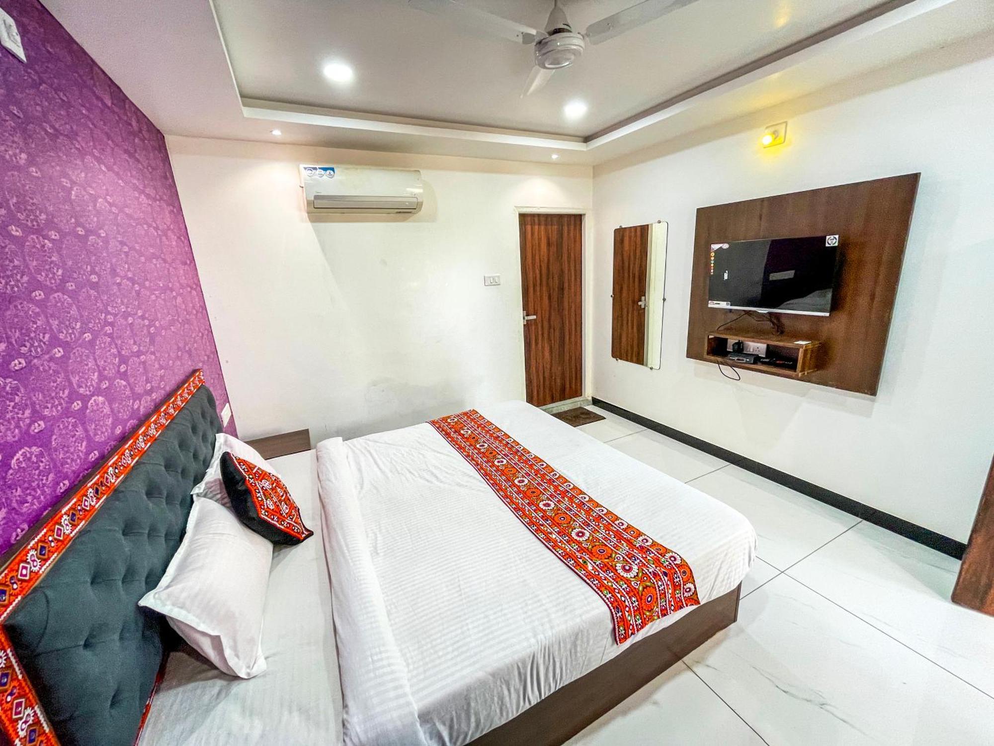 Stay Guru Resort Farm Villa Бхудж Номер фото